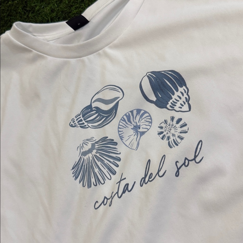 SHEIN Cropped Tshirt - Costa Del Sol - Picture 2 of 3